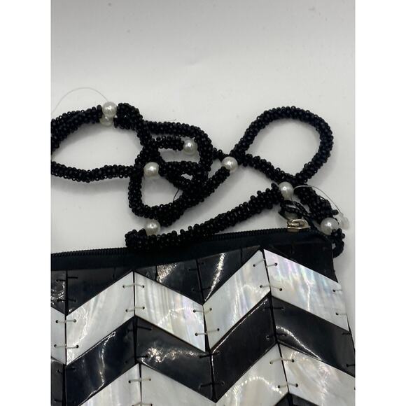 MAD BY DESIGN Women’s Black-Cream Chevron Handmade Square Shoulder Bag SZ OS - Picture 3 of 11